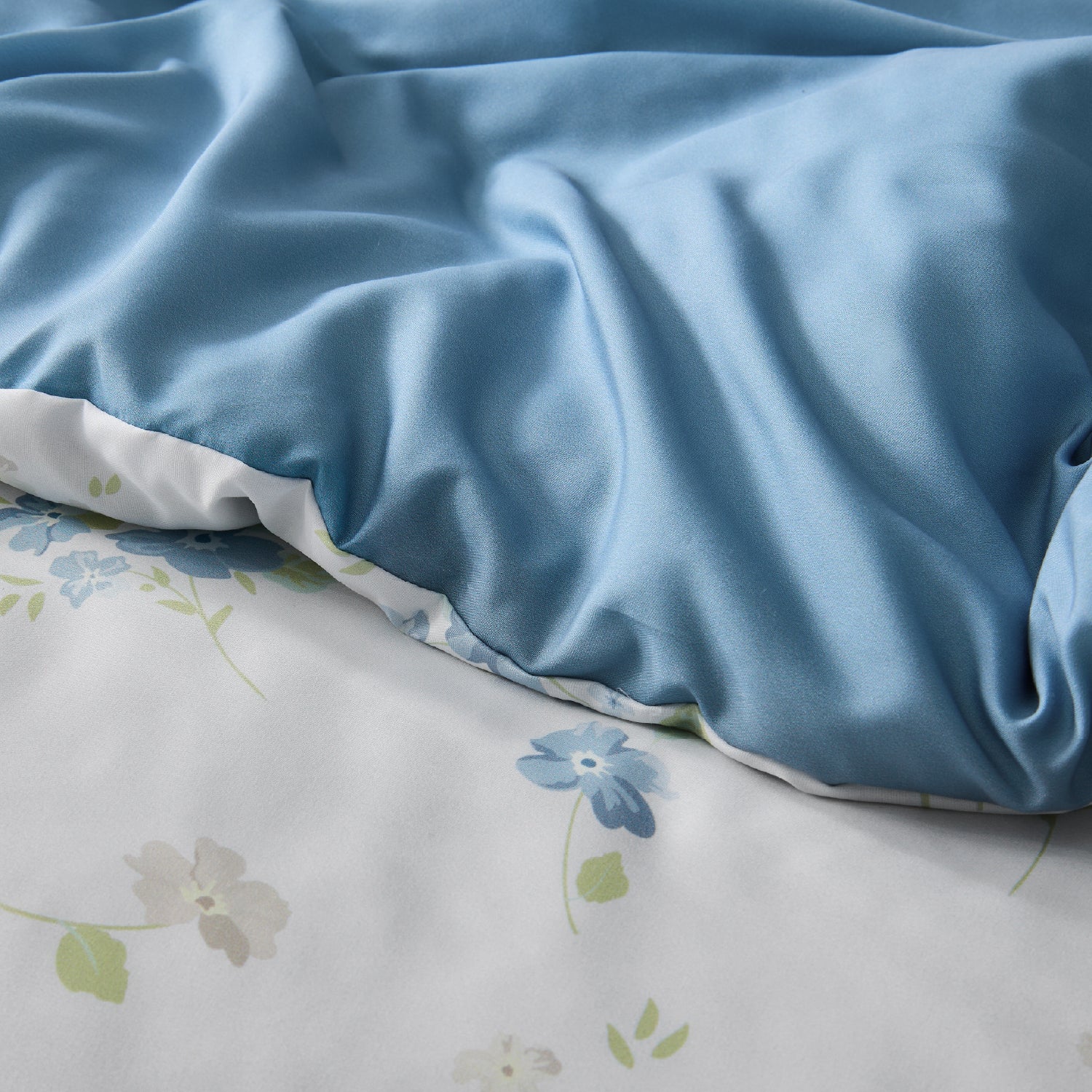 Premium Smooth Floral 3-Piece Duvet Cover Set