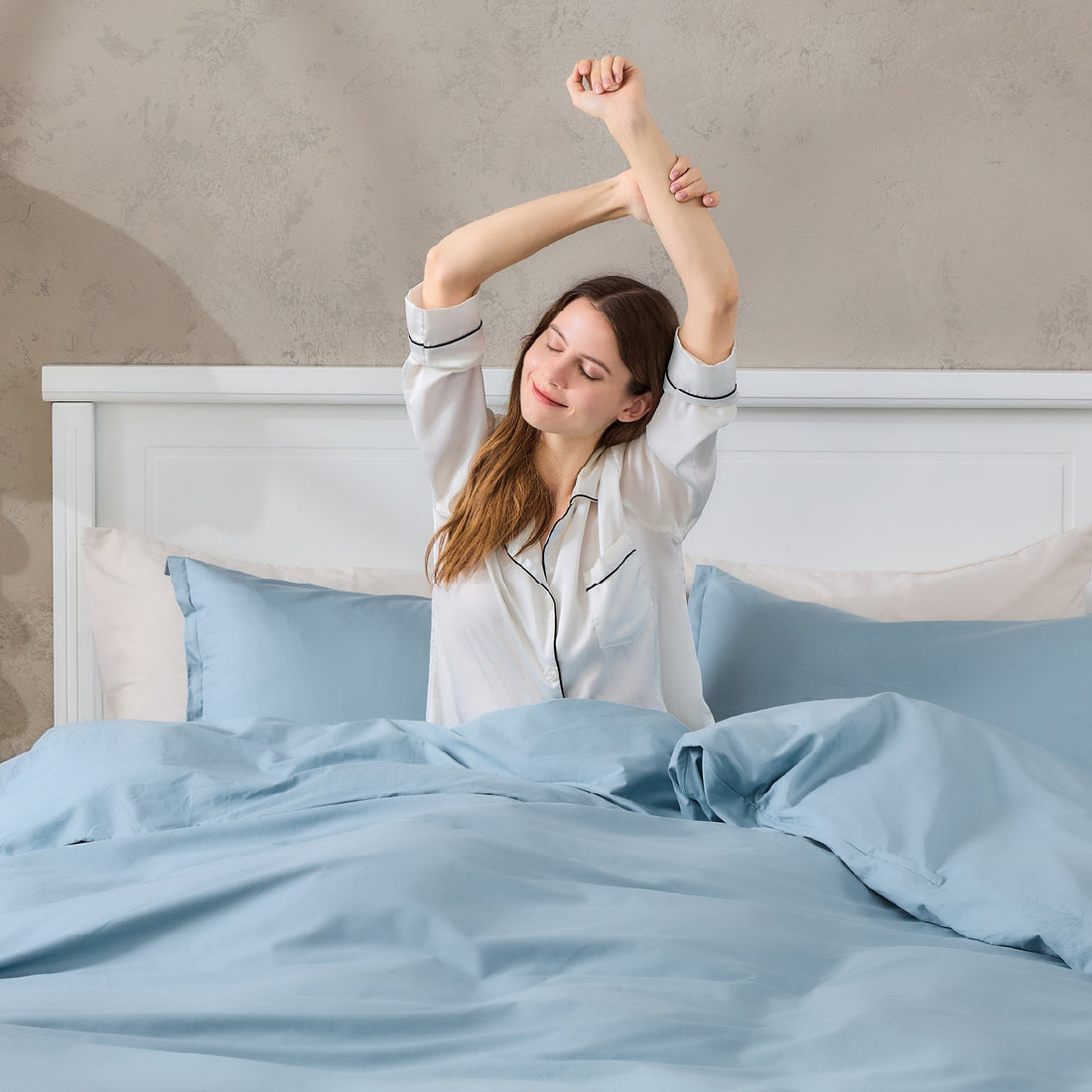 Litanika 100% cotton percale duvet cover set with a soft, smooth fabric in a classic bedding design.