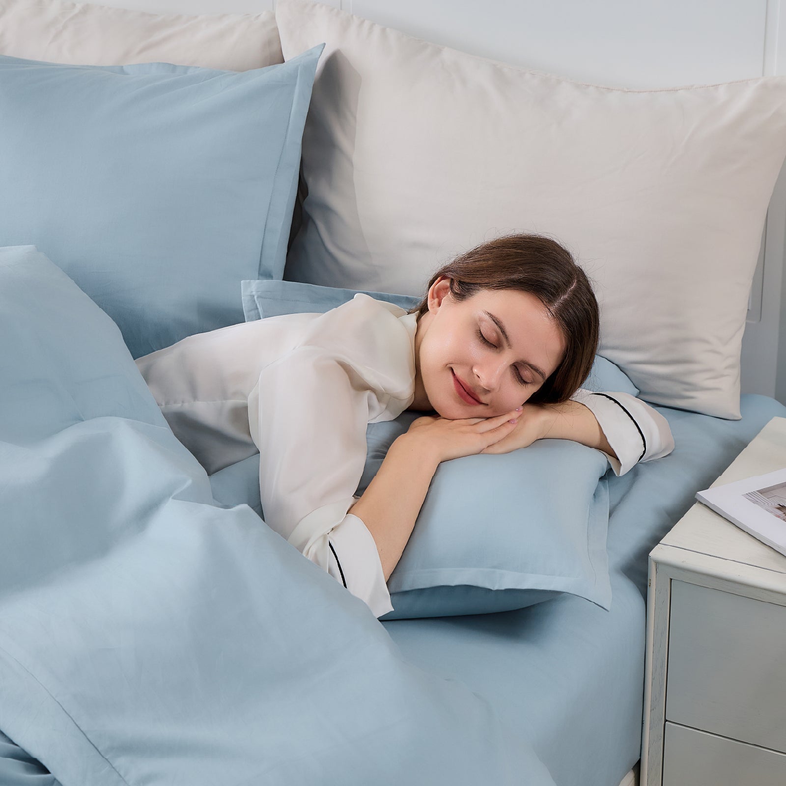 Litanika 100% cotton percale duvet cover set with a crisp, smooth white bedding design for a clean, modern bedroom look.