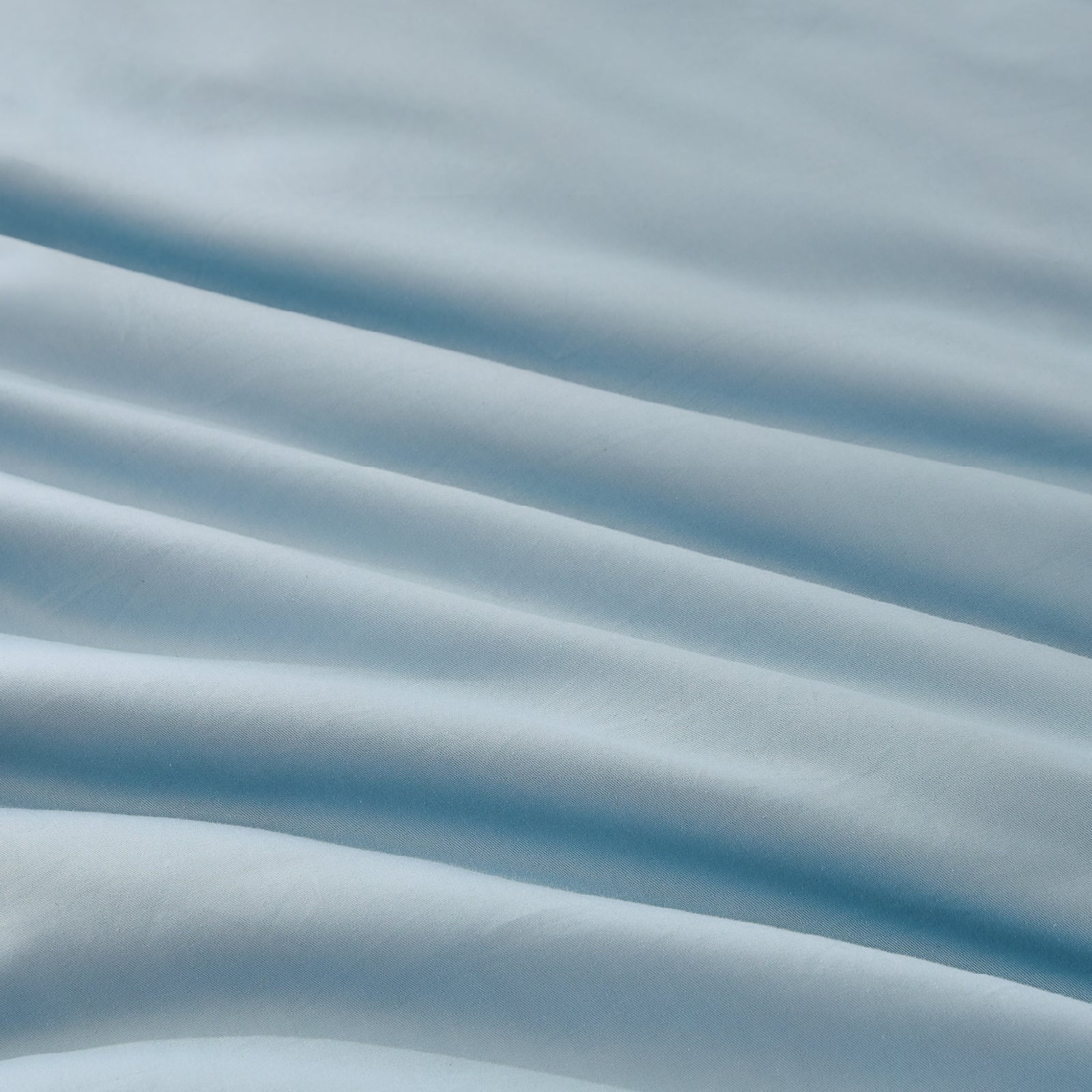 Litanika 100% cotton percale duvet cover set with a crisp, smooth white bedding design for a comfortable sleep.