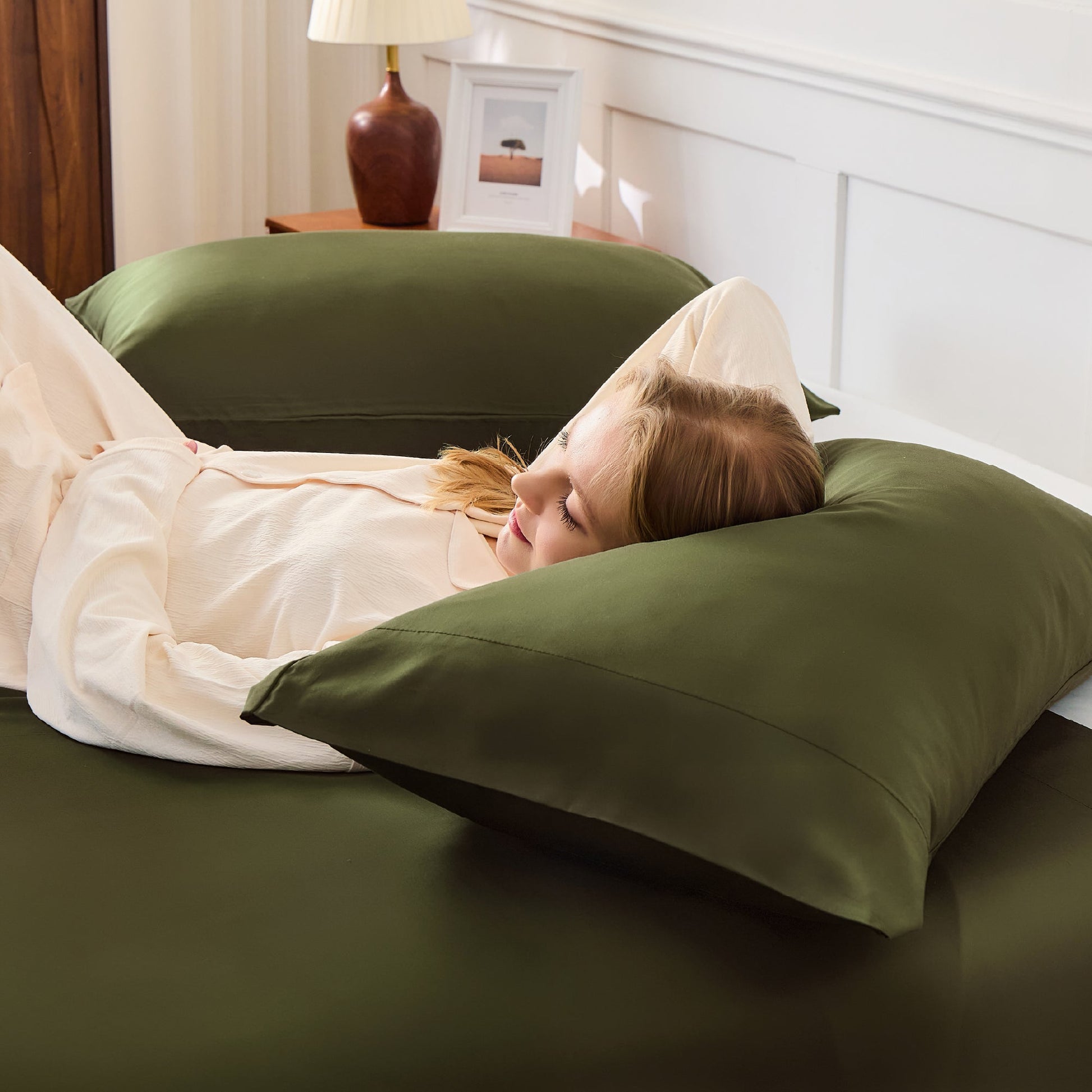 Litanika bamboo viscose silky soft bedding sheets set with smooth, breathable fabric and natural bamboo fibers.