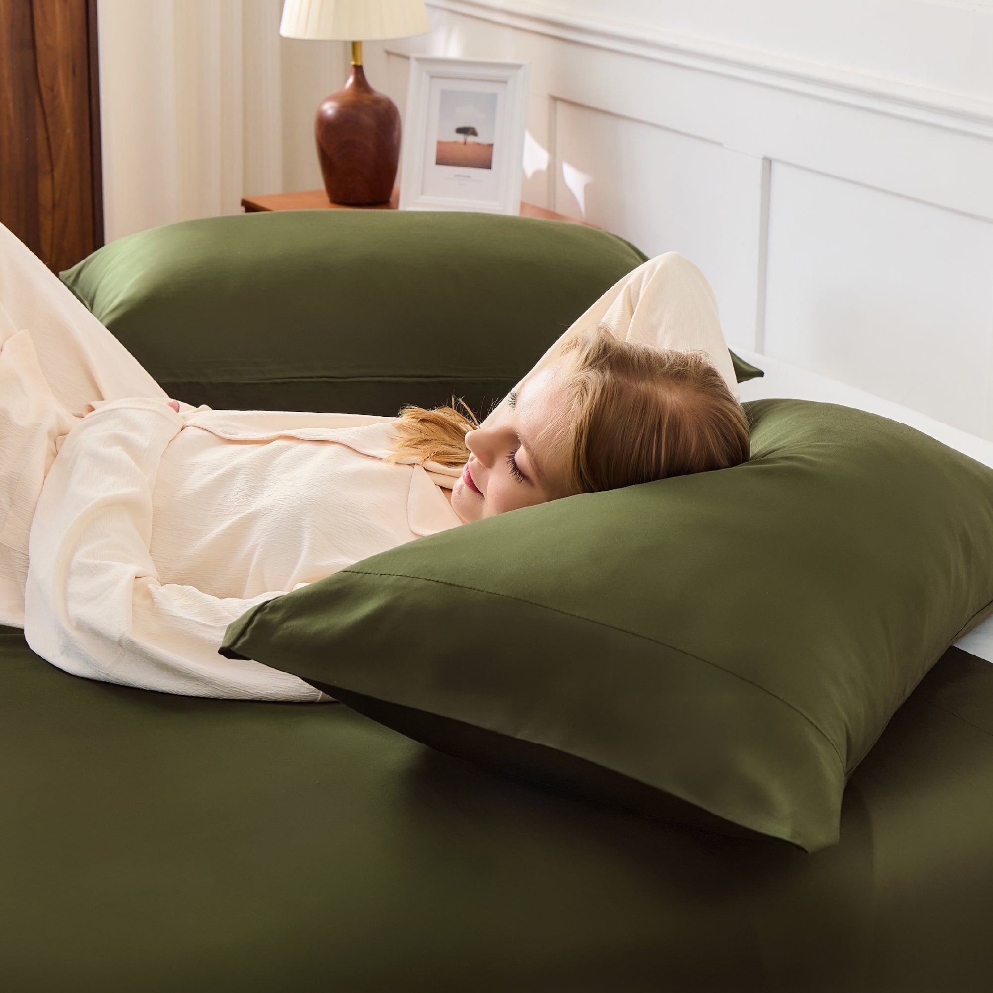 Litanika bamboo viscose silky soft bedding sheets set with smooth, breathable fabric and natural bamboo fibers.