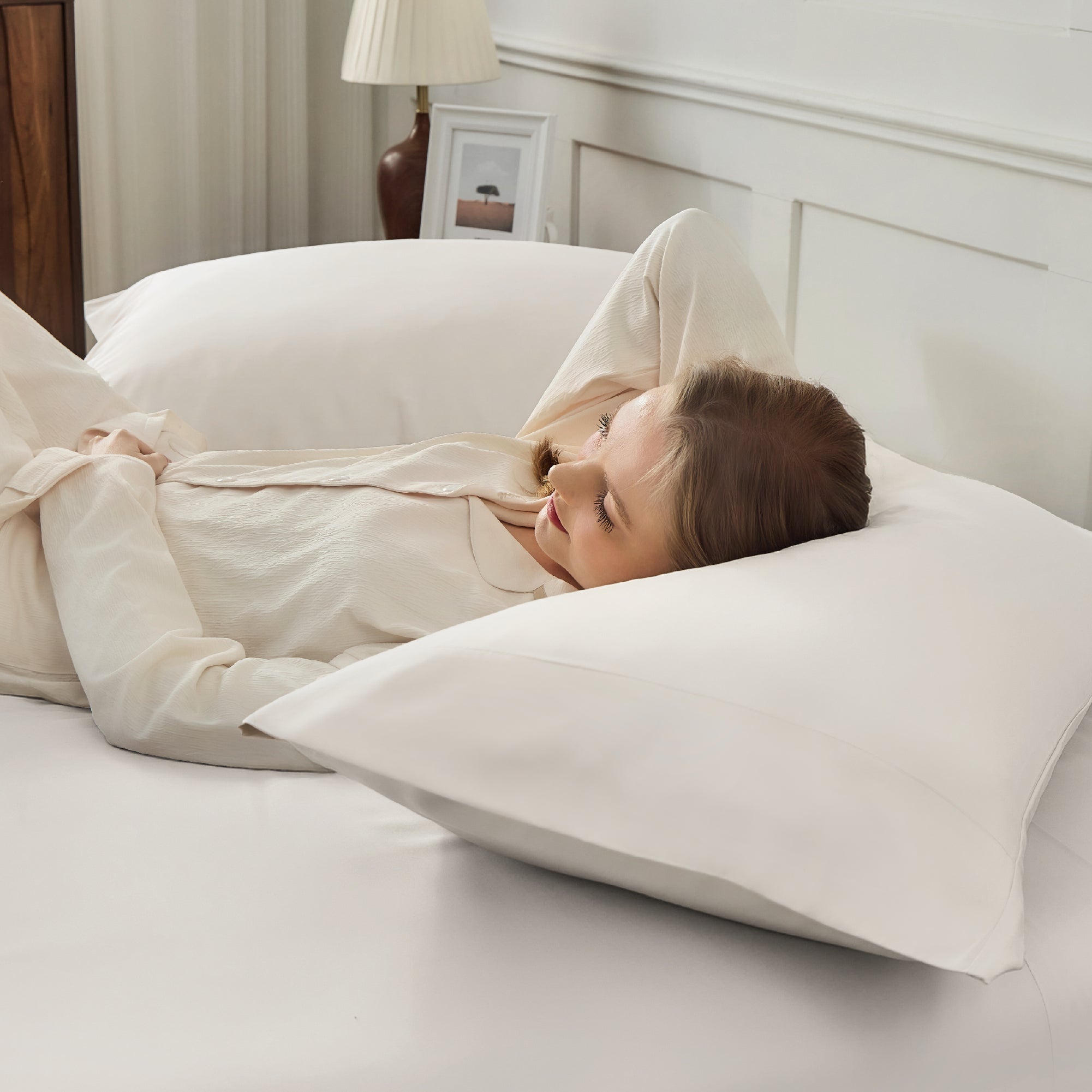 Litanika Bamboo Viscose Silky Soft Sheets Set with smooth, breathable bedding fabric and a neatly made bed with white sheets