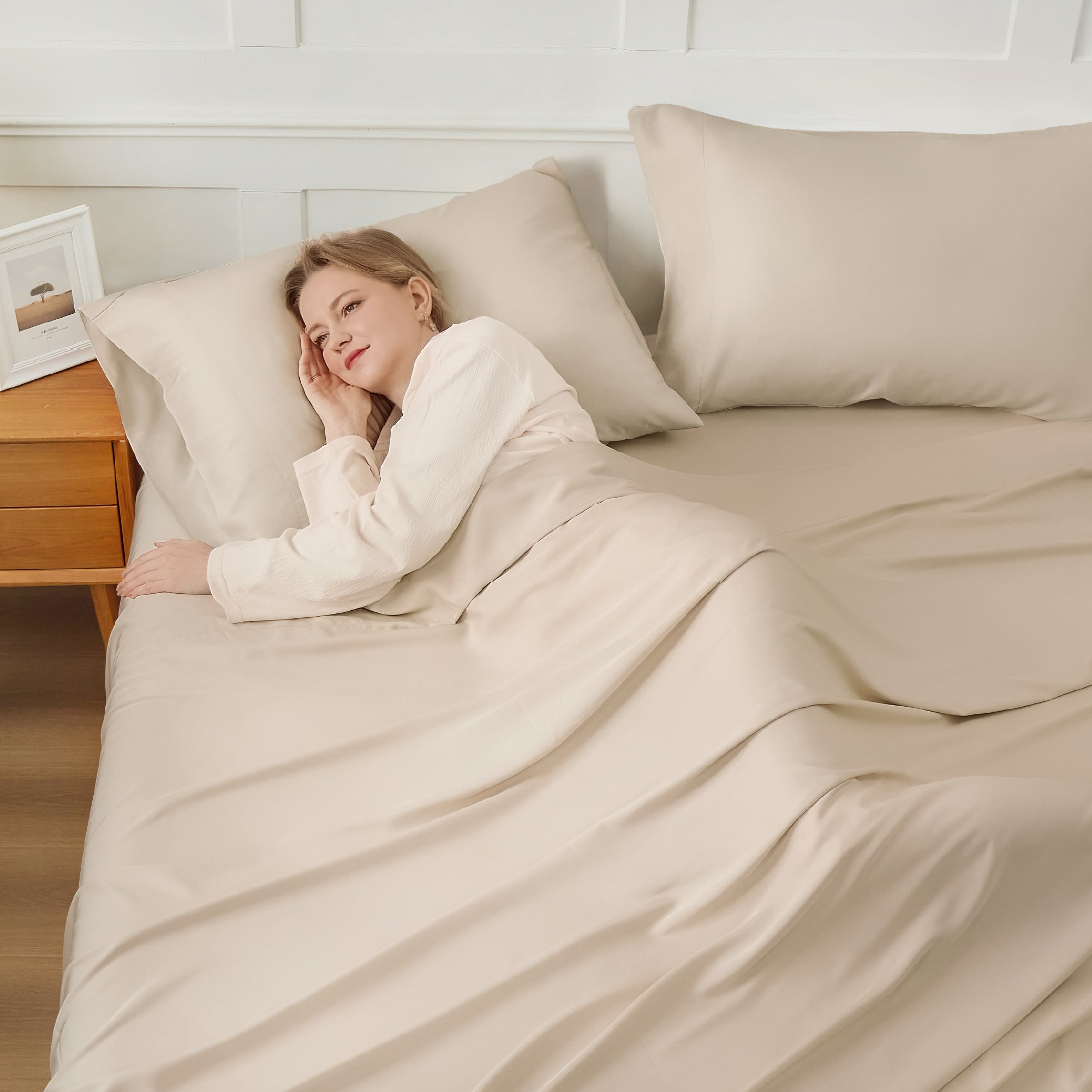 Litanika bamboo viscose soft bedding sheets set with smooth, silky fabric and natural bamboo fiber texture.