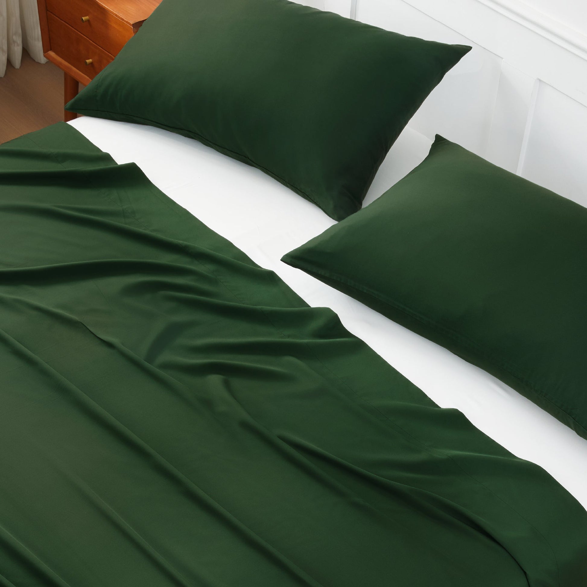 Litanika bamboo viscose soft bedding sheet set with smooth, silky fabric and crisp, clean white sheets on a neatly made bed.