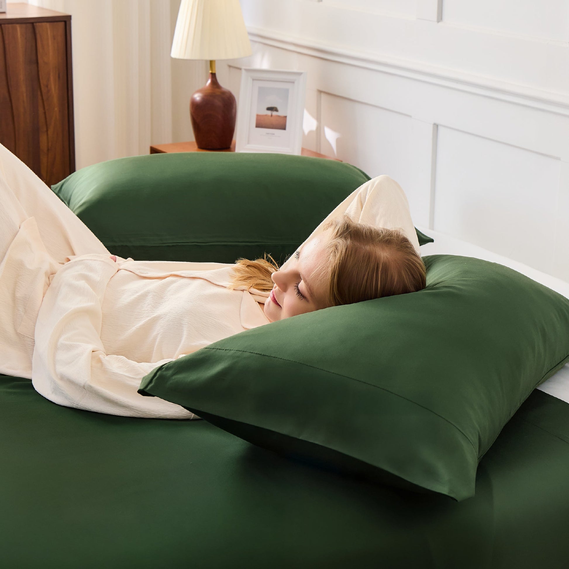 Litanika bamboo viscose soft bedding sheets set with silky smooth texture, featuring a cozy, luxurious look for comfortable sleep.