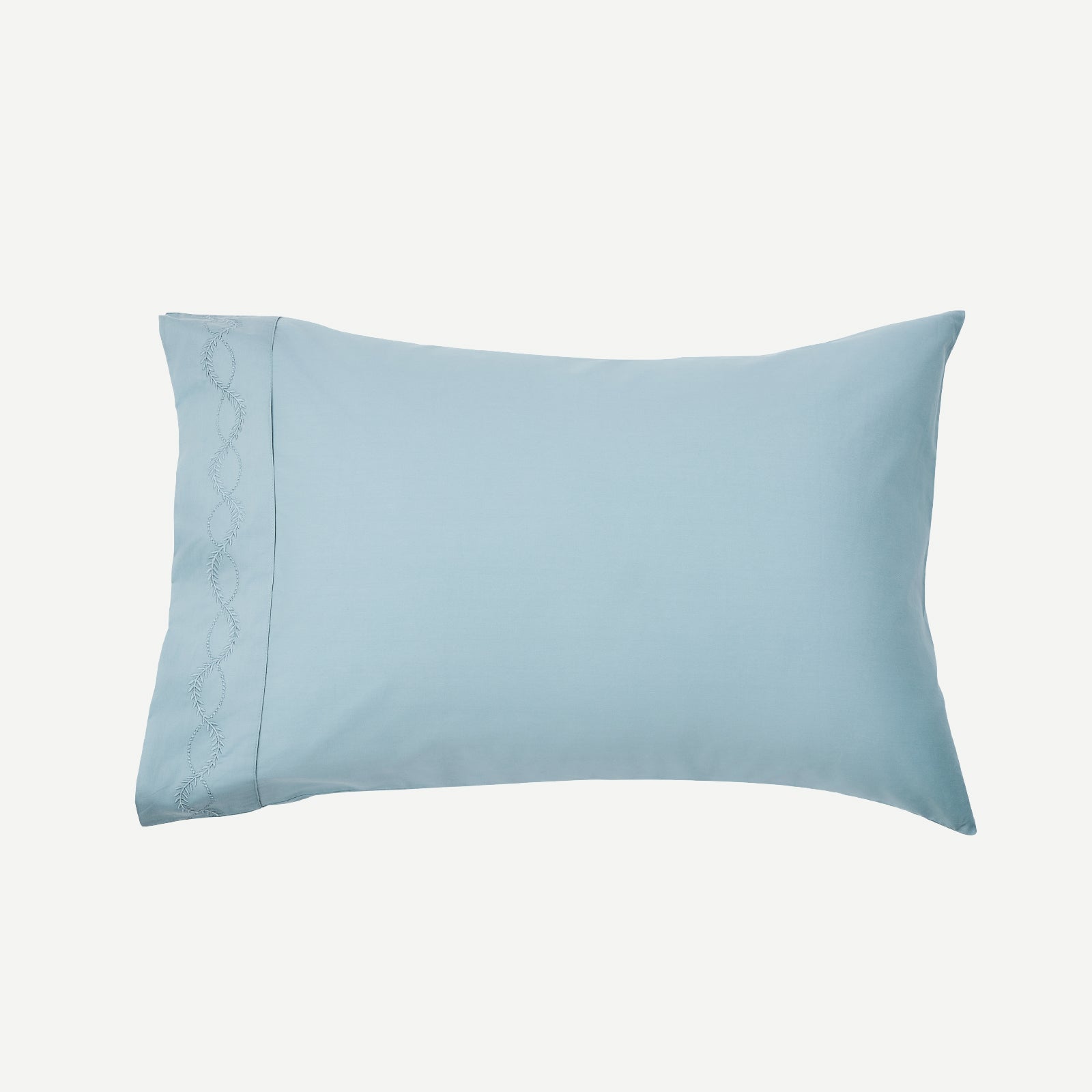 Crisp percale organic cotton pillowcases in white, showing smooth, breathable bedding from Litanika on a neatly made bed.