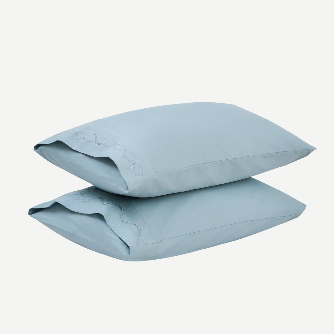 Litanika crisp percale organic cotton pillowcases showing smooth, white bedding with a clean, crisp texture and neat edges.