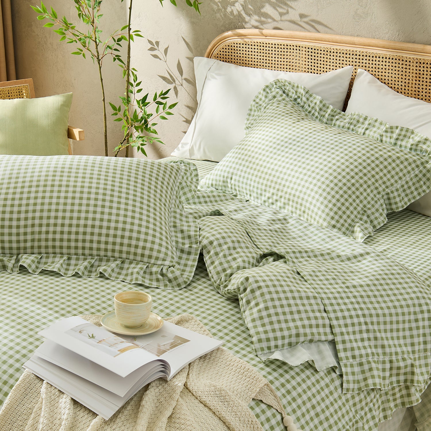 Litanika farmhouse gingham ruffle 3-piece duvet cover set featuring soft bedding with ruffled accents and a classic gingham pattern.