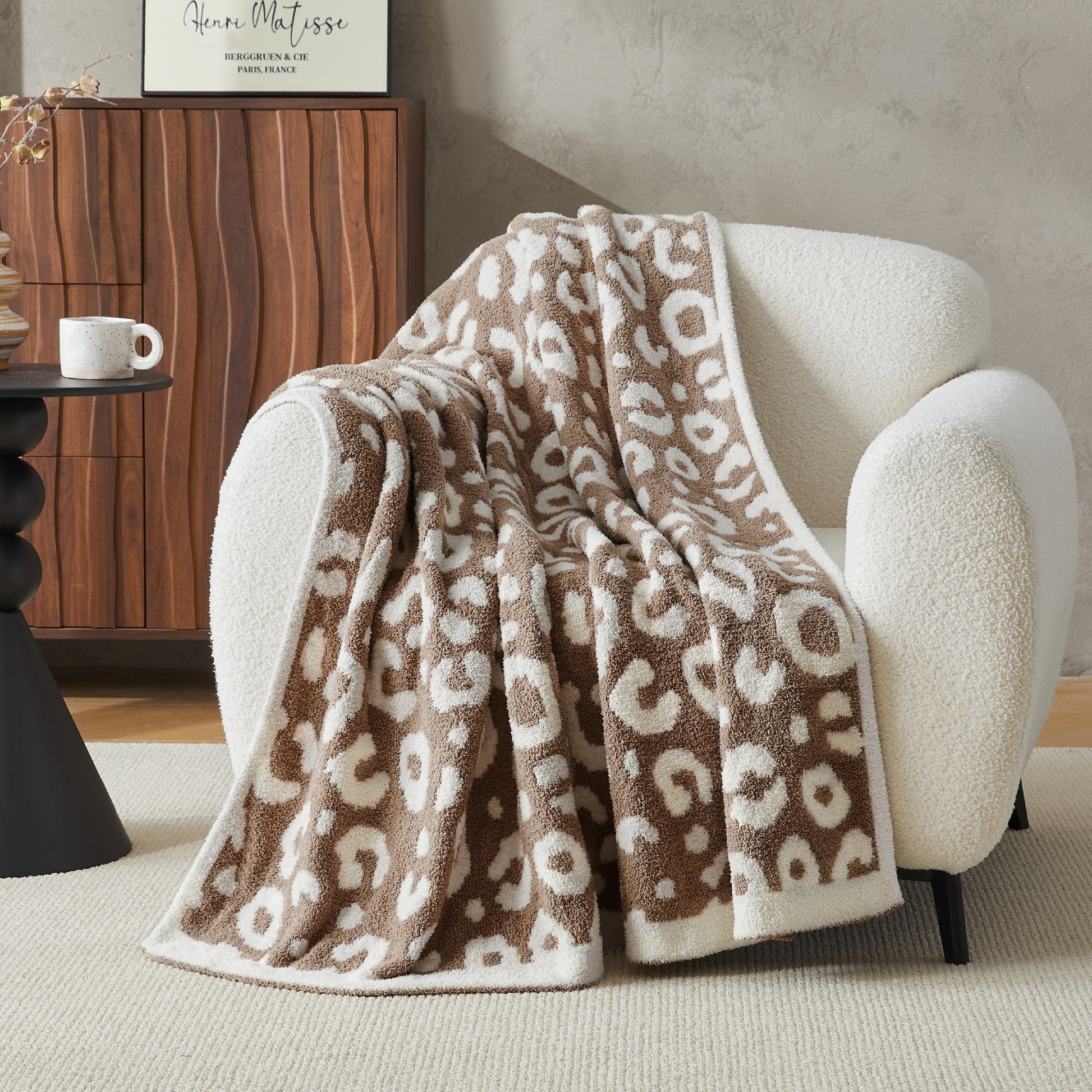 Litanika leopard pattern throw blanket featuring a cheetah print, perfect for cozy bedding or decorative throws.