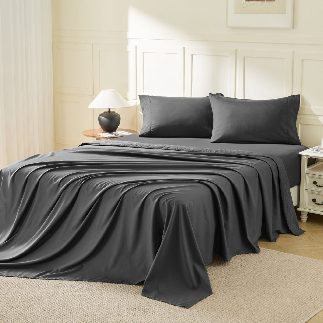 Queen Size Embroidered Leaf 4-Piece Sheet Set - LITANIKA