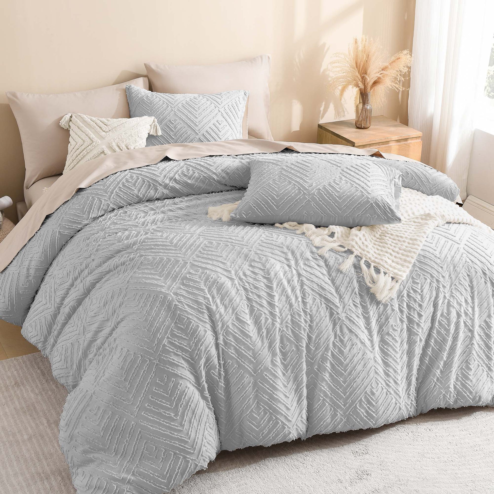 Tufted Boho Lightweight Fluffy 3 Pieces Comforter Set - LITANIKA